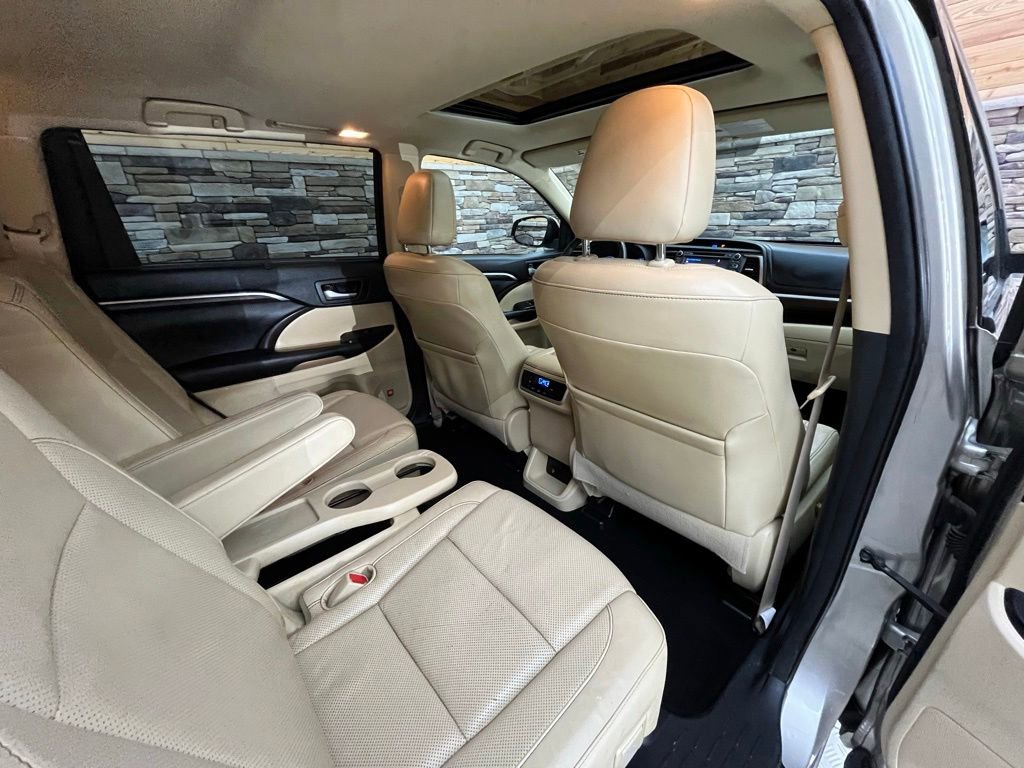 Used 2015 Toyota Highlander Limited AWD/4WD image 39