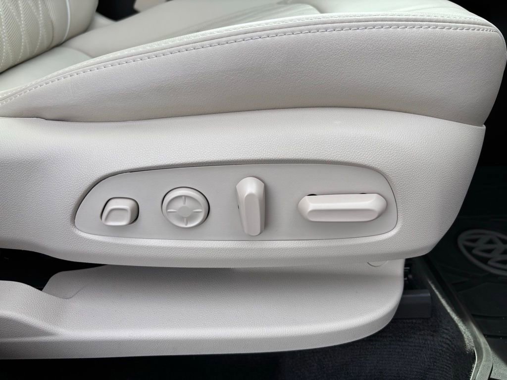 Used 2023 Buick Enclave Avenir w/ Trailering Package, 5000 lbs. FWD image 28