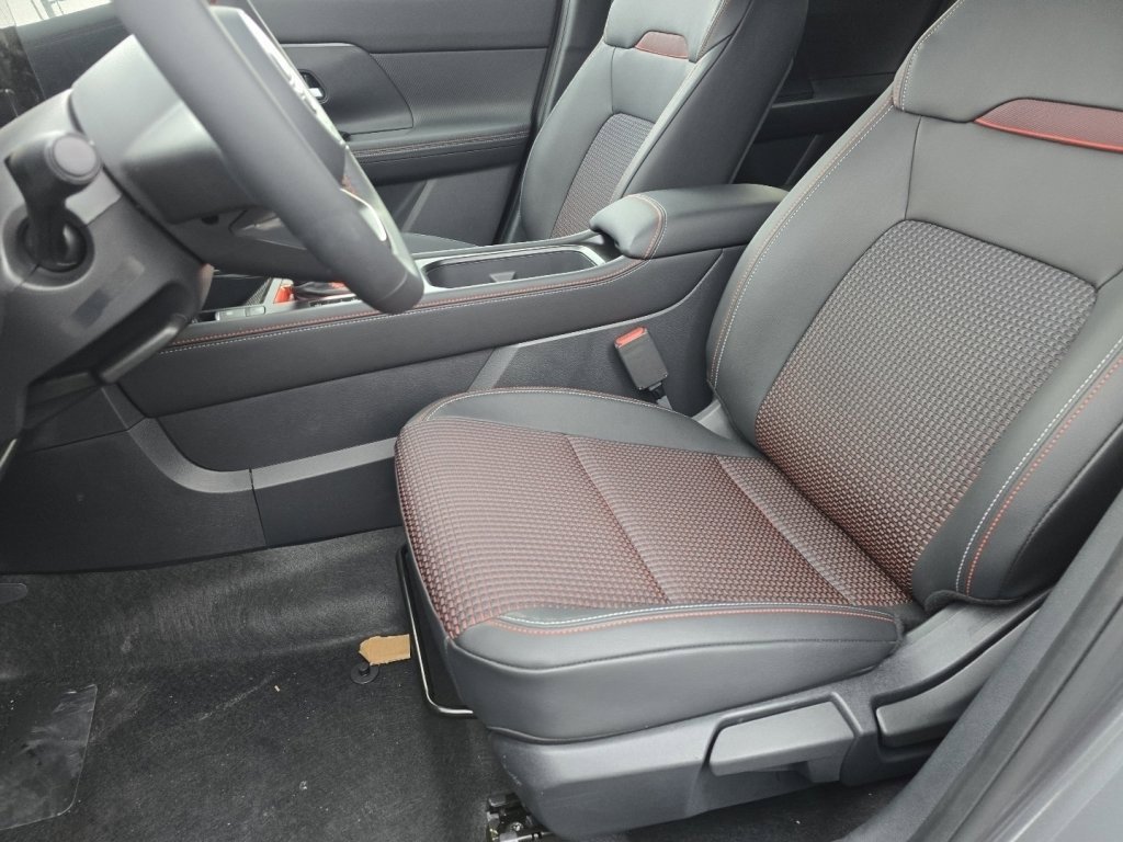 New 2026 Nissan Kicks SR w/ Cold Weather Package image 13