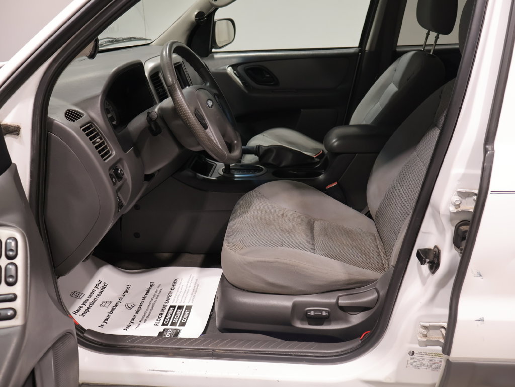 Used 2005 Ford Escape XLT AWD/4WD image 2