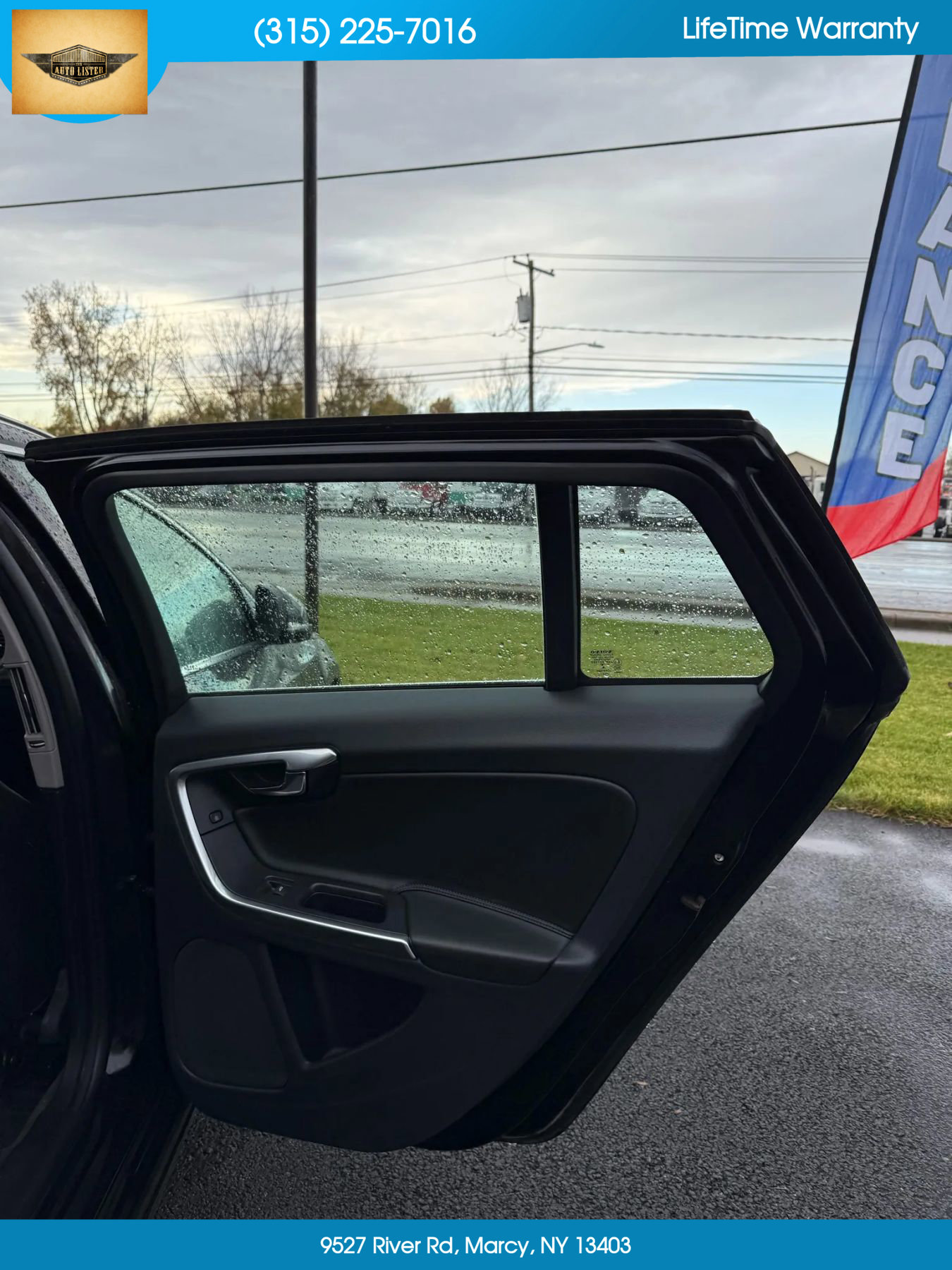 Used 2017 Volvo V60 T5 Premier w/ Convenience Package image 19