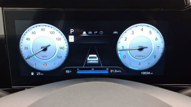 Used 2025 Hyundai Elantra SEL image 34