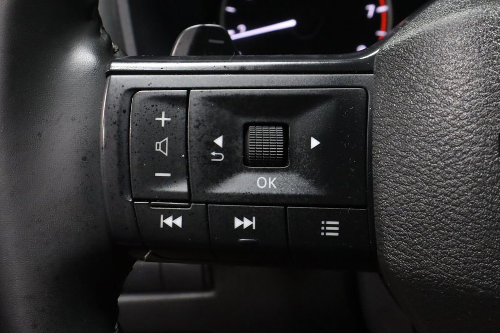 Certified 2025 Nissan Rogue SV image 26