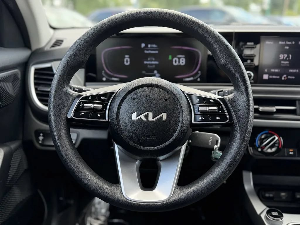 Used 2024 Kia Seltos LX AWD/4WD image 14