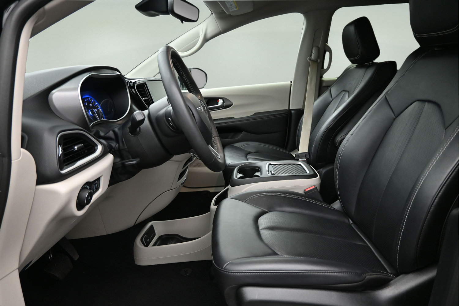 Used 2024 Chrysler Pacifica Touring-L FWD image 17
