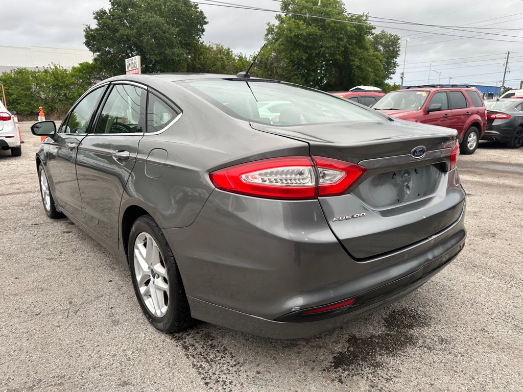 Used 2014 Ford Fusion SE image 4