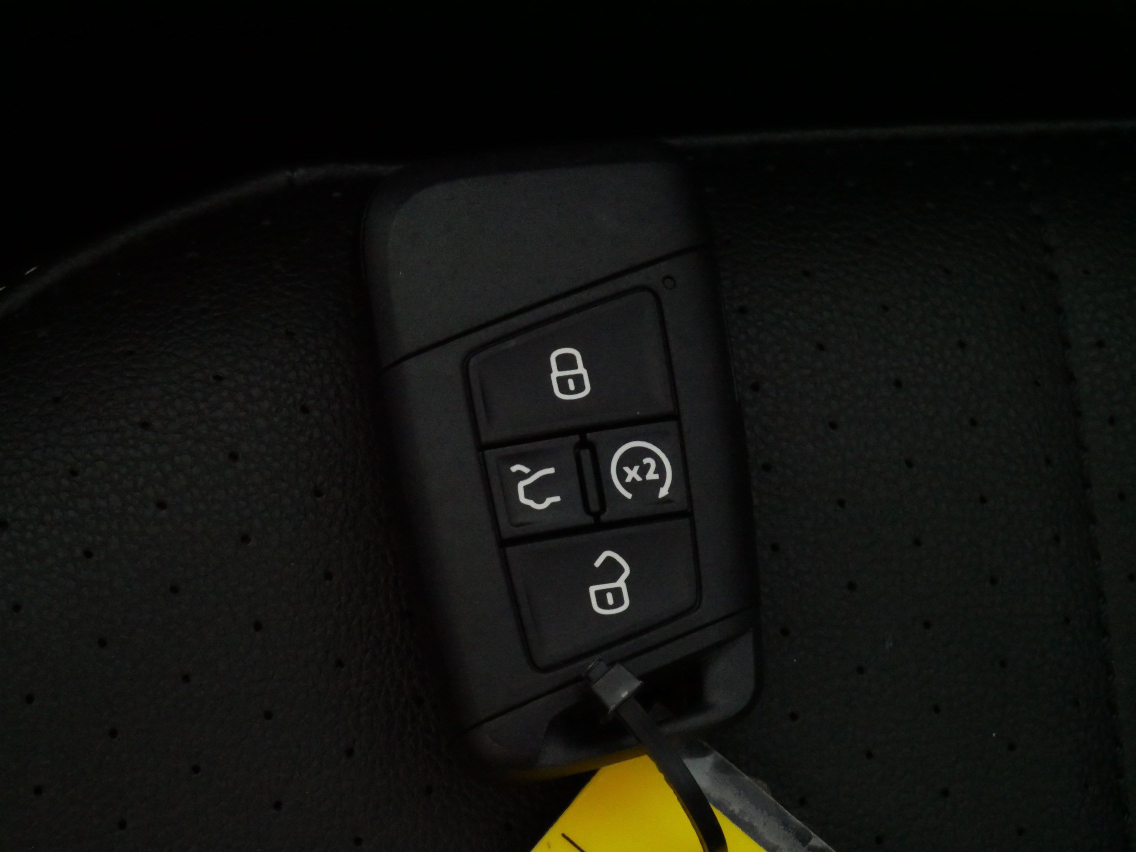 Certified 2024 Volkswagen Tiguan SE R-Line image 30