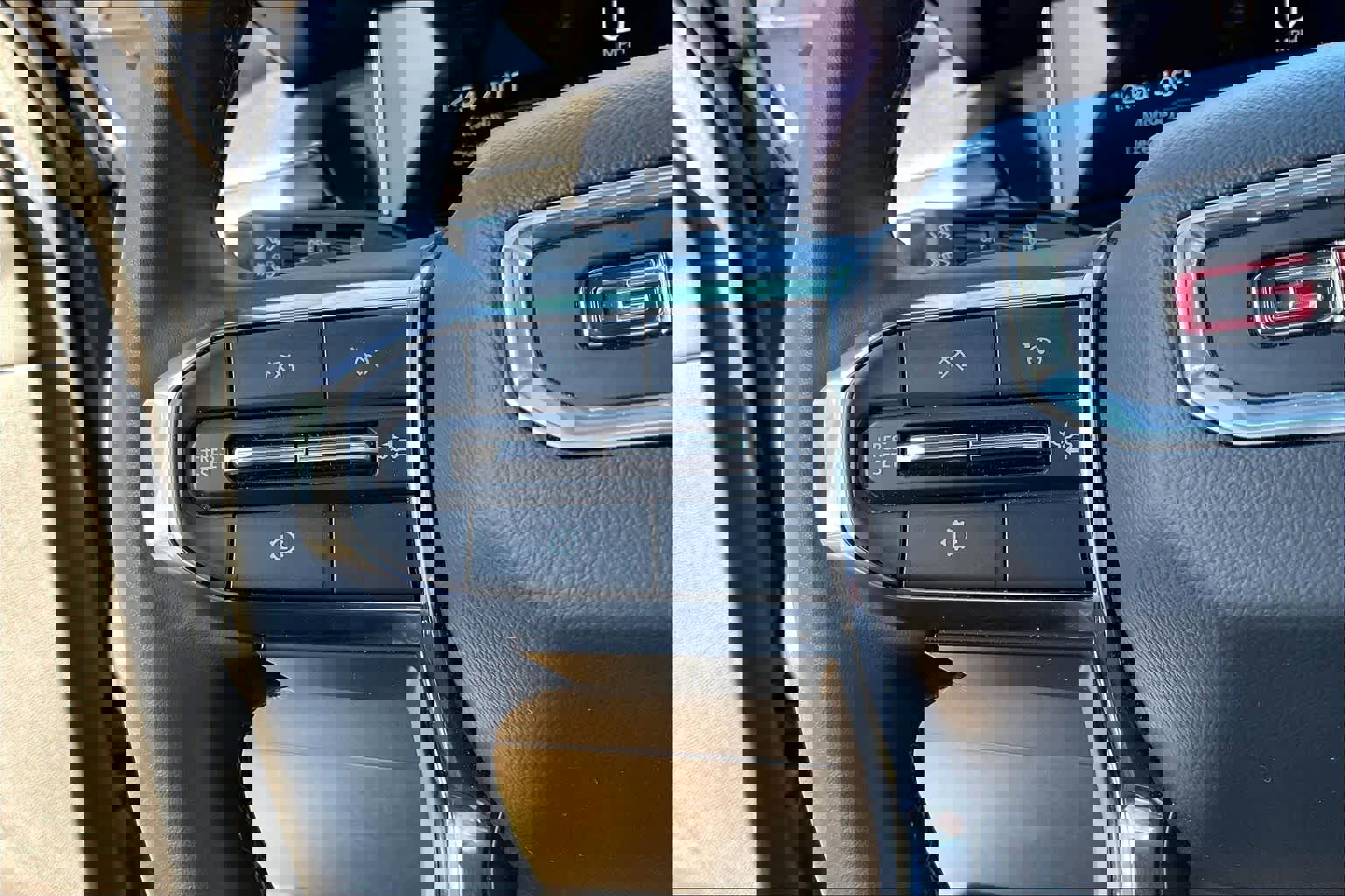 Used 2025 GMC Acadia Elevation image 21