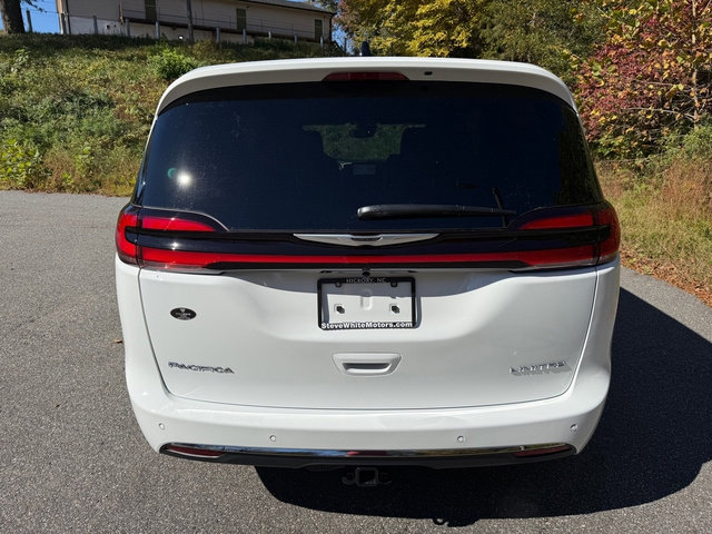 New 2026 Chrysler Pacifica Limited image 8