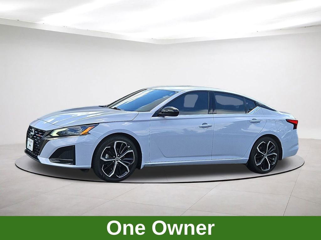 Used 2024 Nissan Altima 2.5 SR FWD image 3