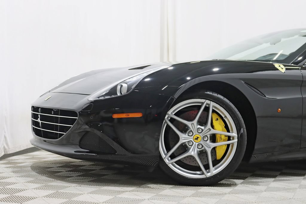 Used 2016 Ferrari California T RWD image 3