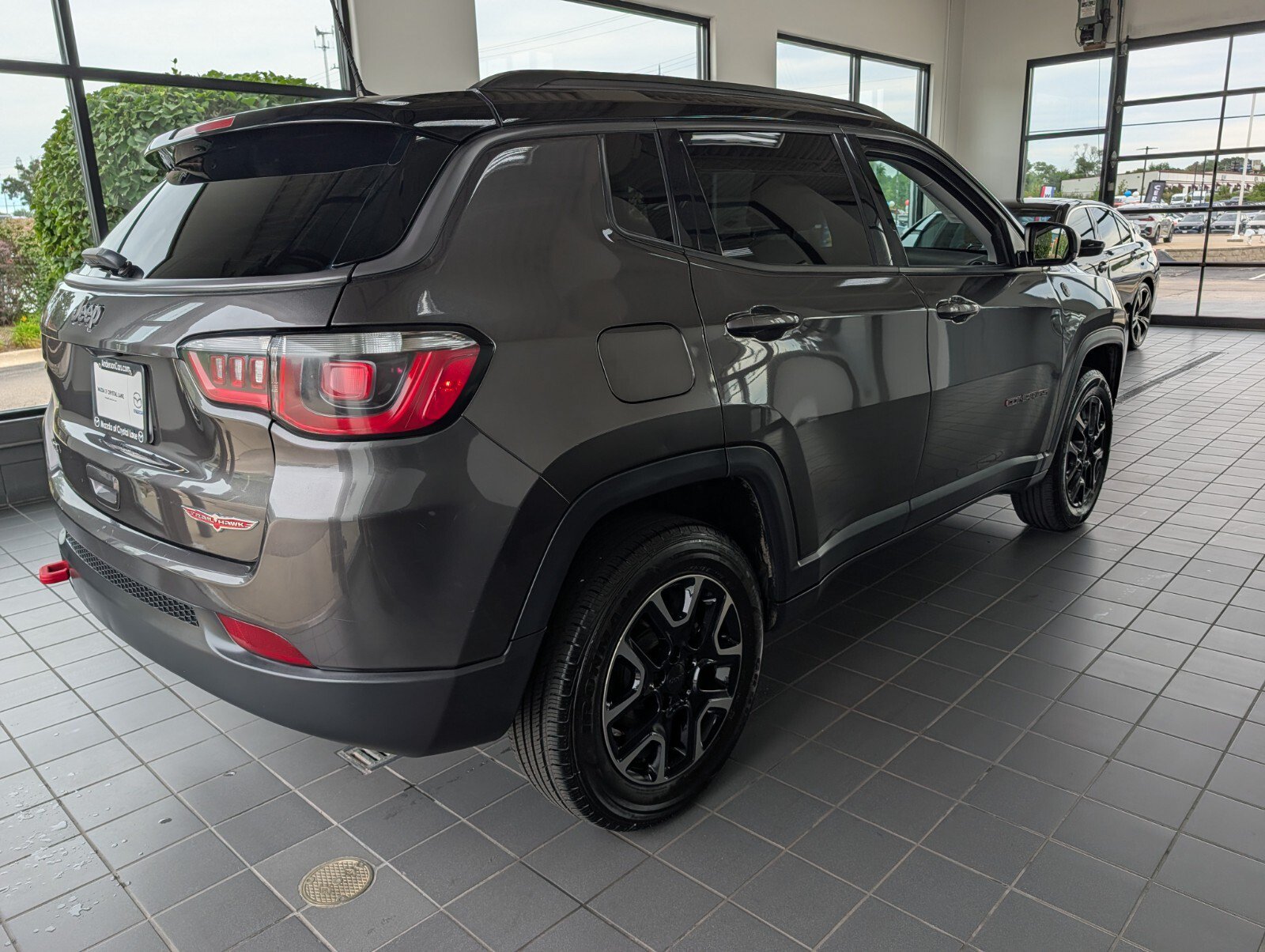 Used 2019 Jeep Compass Trailhawk AWD/4WD image 2