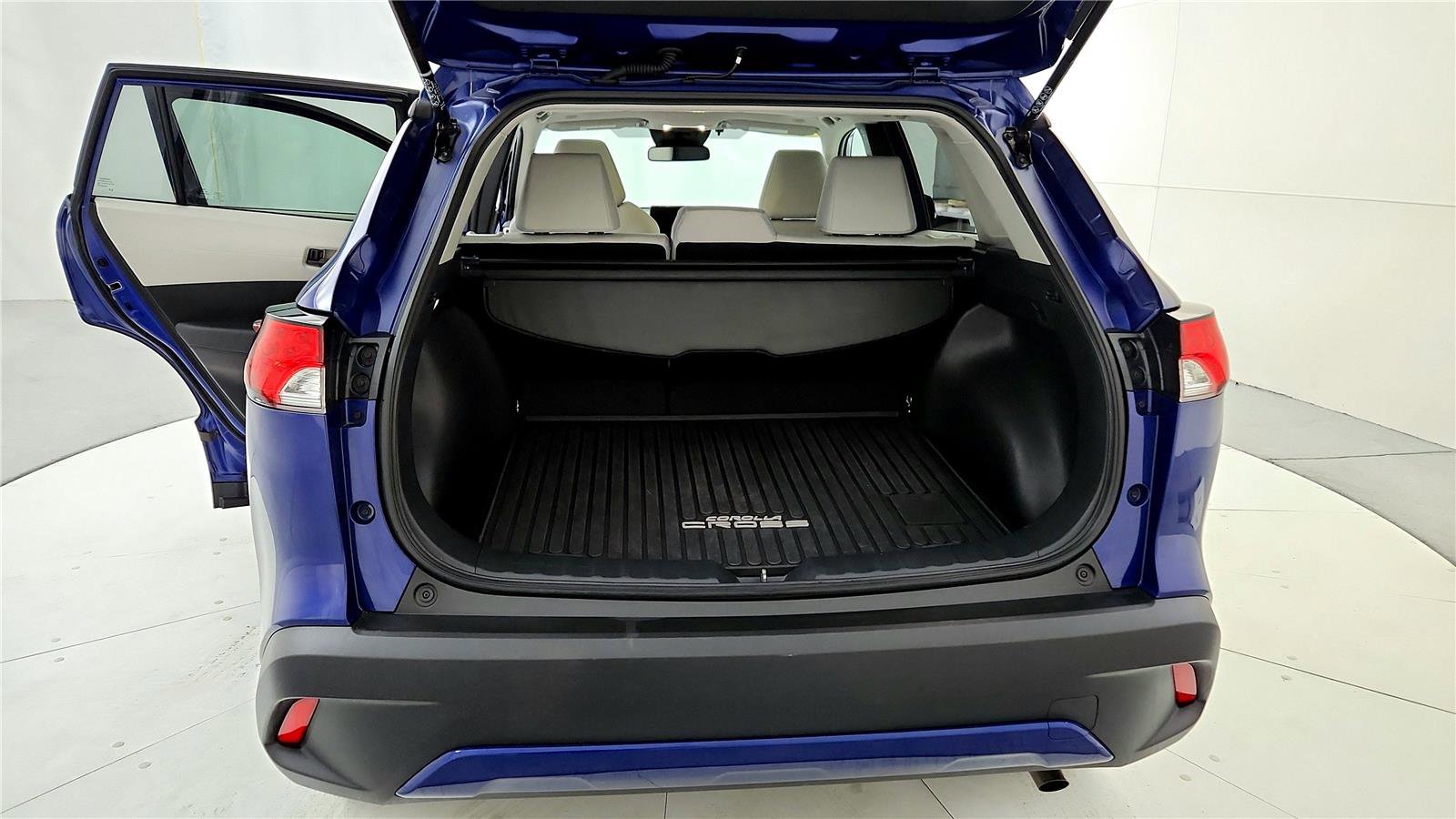 Certified 2023 Toyota Corolla Cross LE w/ Moonroof Package image 18