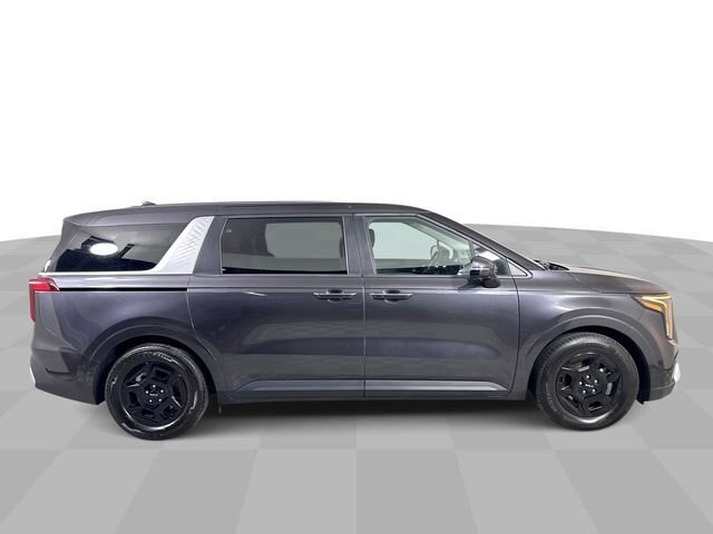 Used 2025 Kia Carnival FWD image 9