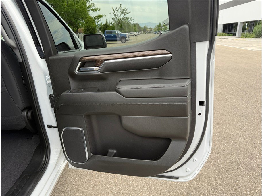 Used 2023 Chevrolet Silverado 1500 LT AWD/4WD image 36