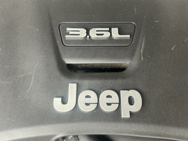 Used 2019 Jeep Wrangler Unlimited Sahara w/ Cold Weather Group AWD/4WD image 25