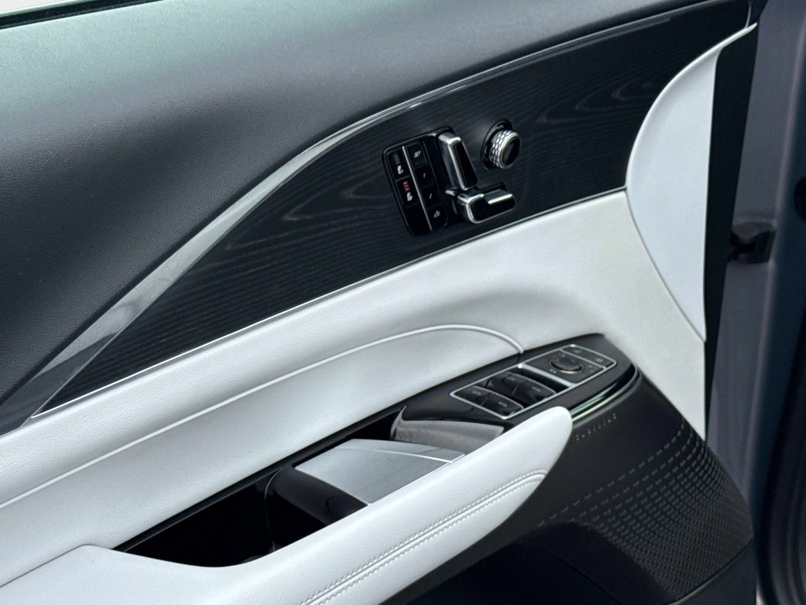 Certified 2024 Cadillac Lyriq Luxury image 17