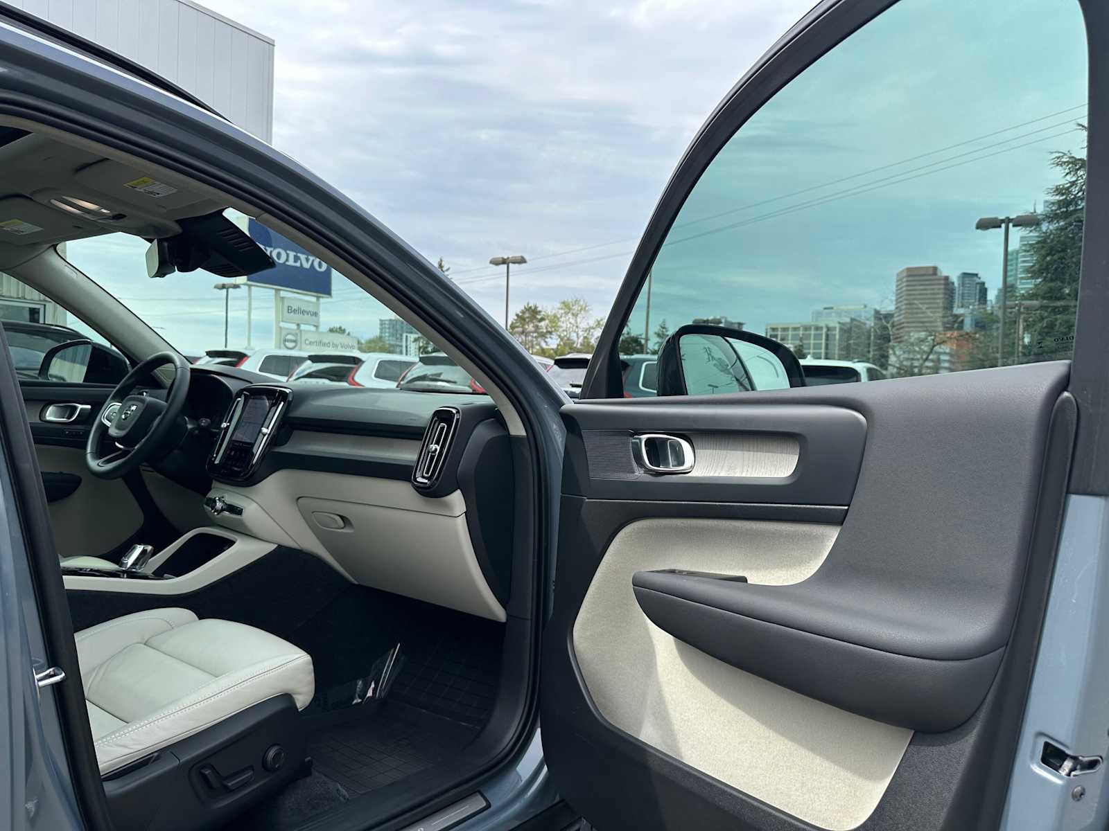 Certified 2023 Volvo XC40 B5 Plus w/ Protection Package Premier AWD/4WD image 12