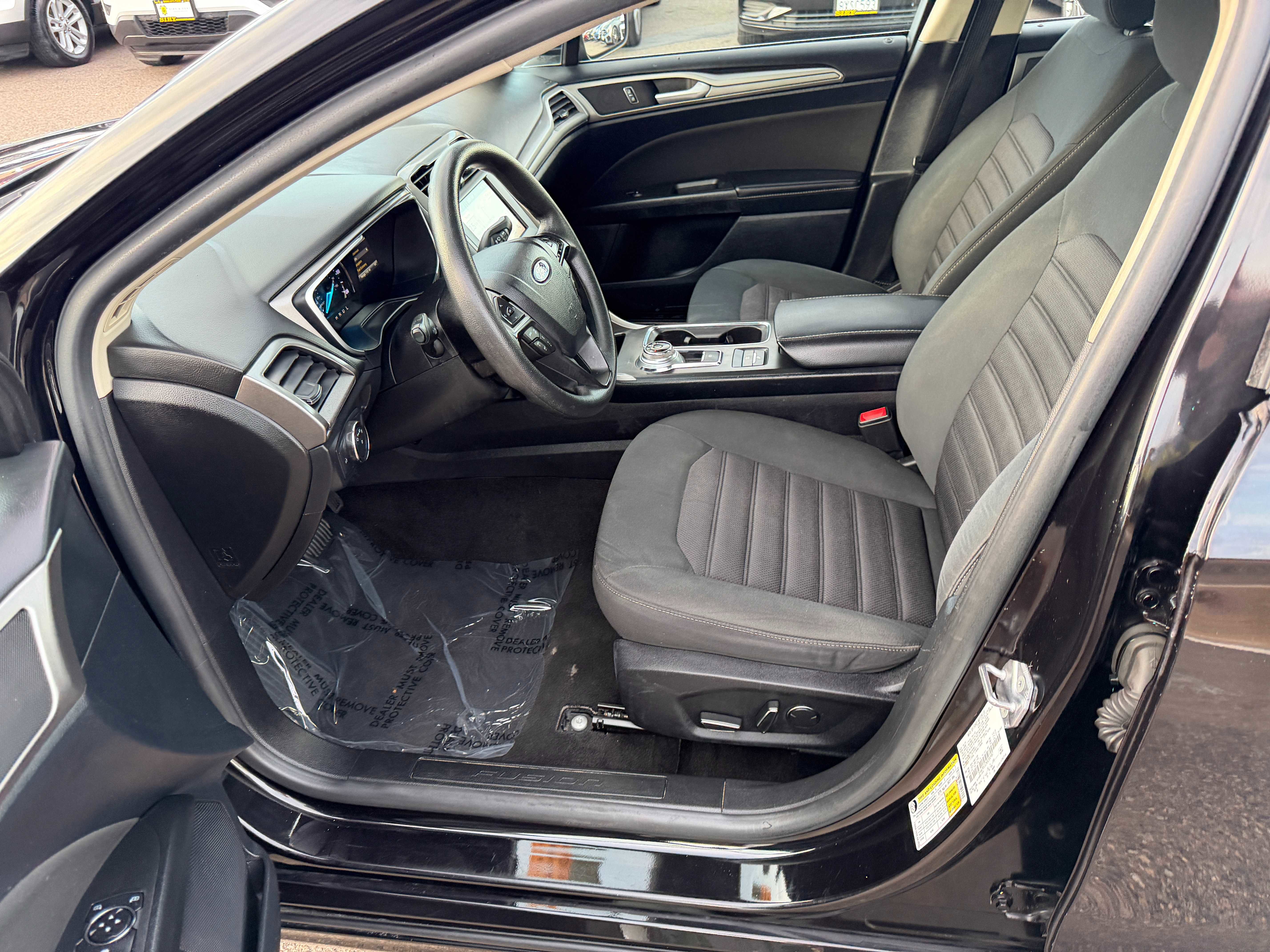 Used 2019 Ford Fusion SE FWD image 19