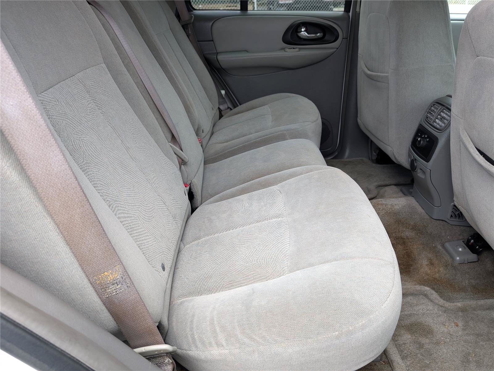 Used 2005 Chevrolet TrailBlazer LS w/ LS Preferred Equipment Group RWD image 33