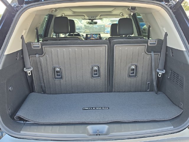 New 2026 Nissan Pathfinder Platinum FWD image 10