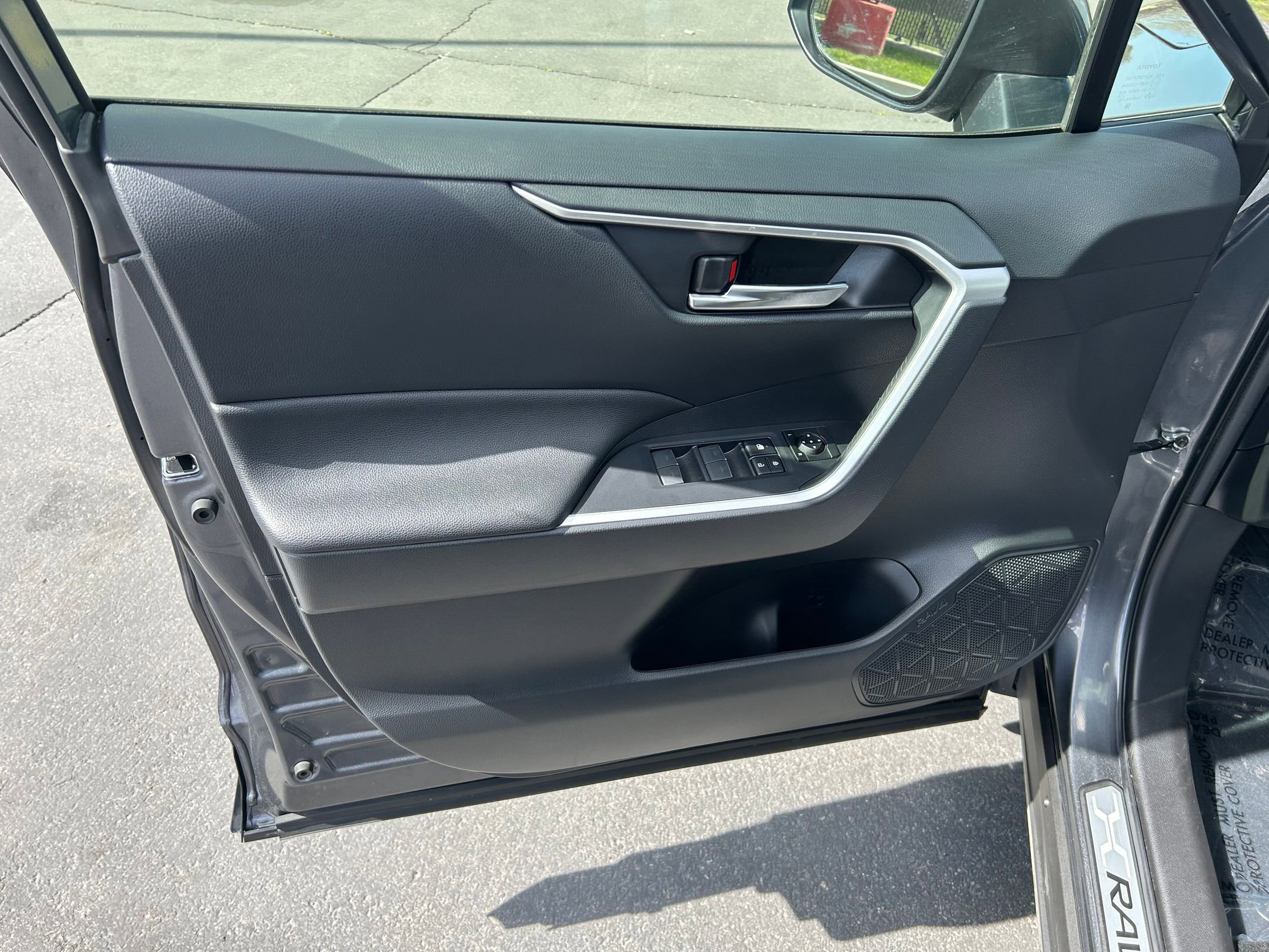 Used 2022 Toyota RAV4 SE w/ Convenience Package AWD/4WD image 10