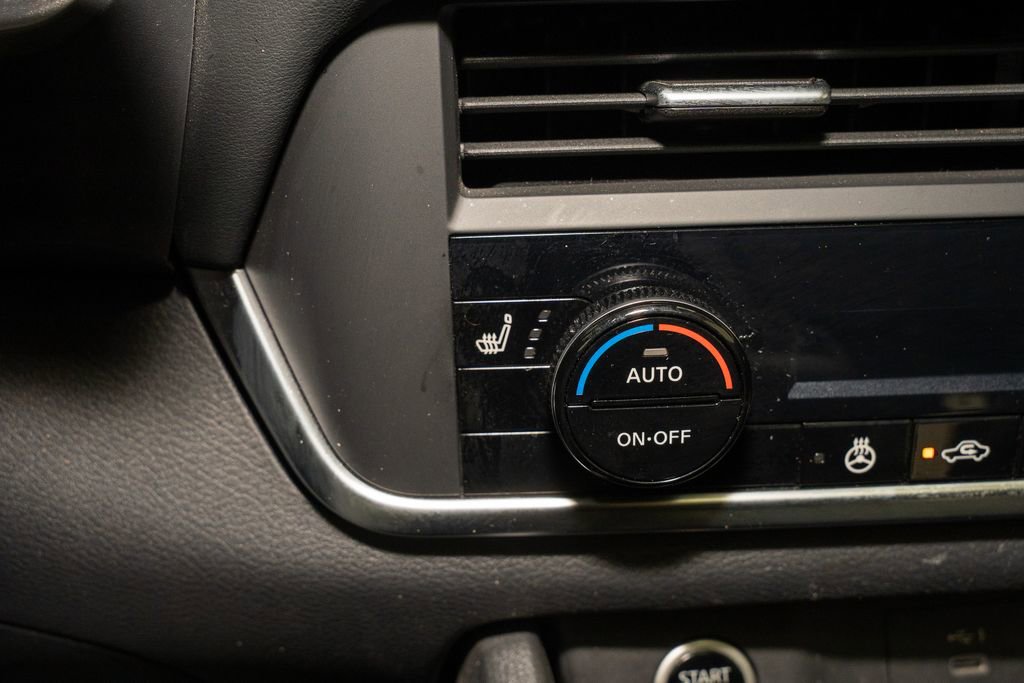 Used 2023 Nissan Rogue SV w/ SV Premium B Package image 16