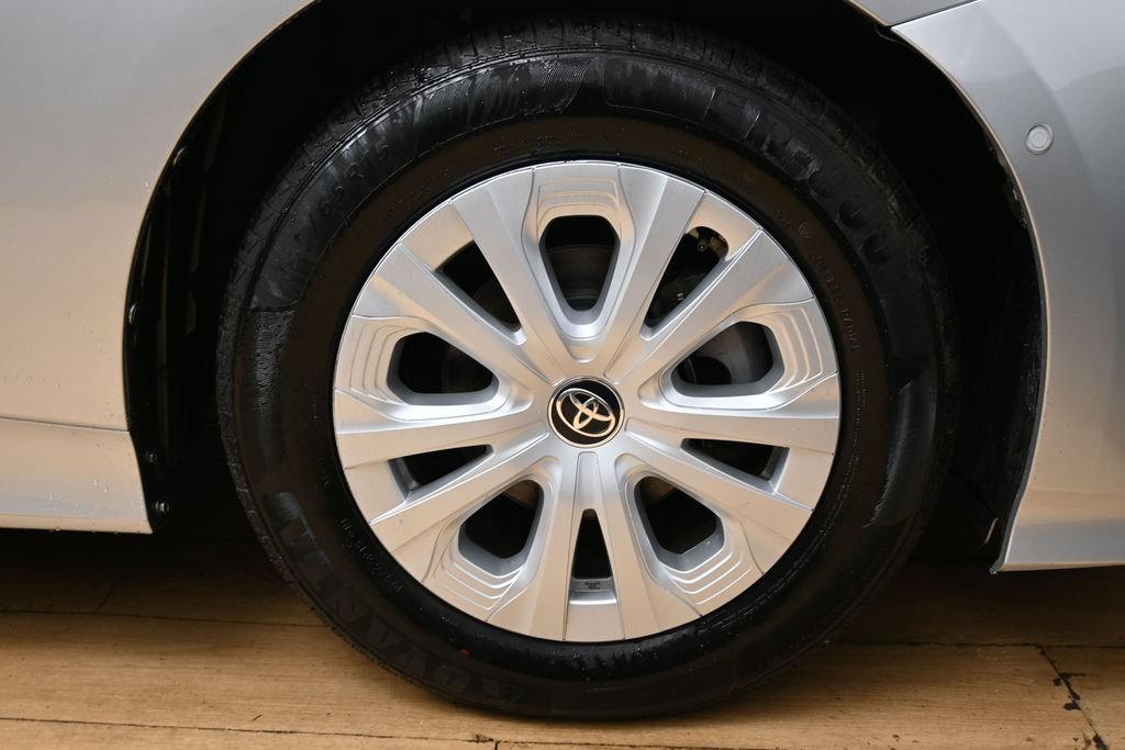 Used 2022 Toyota Prius LE FWD image 14