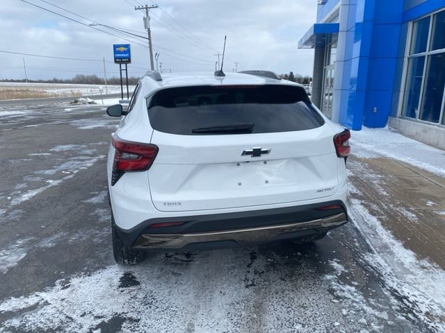 Used 2025 Chevrolet Trax ACTIV w/ Sunroof Package image 3