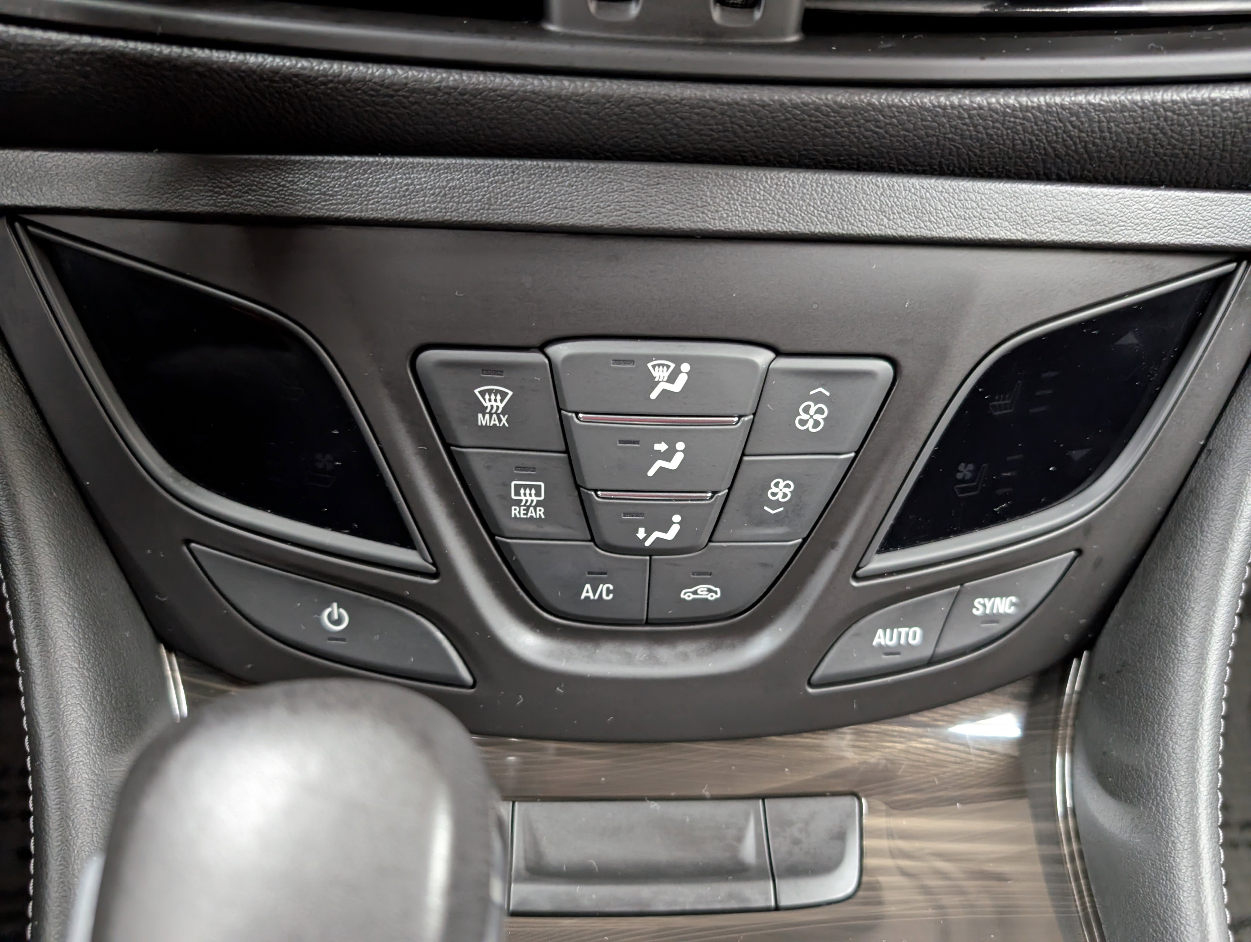 Used 2020 Buick Envision Premium image 17