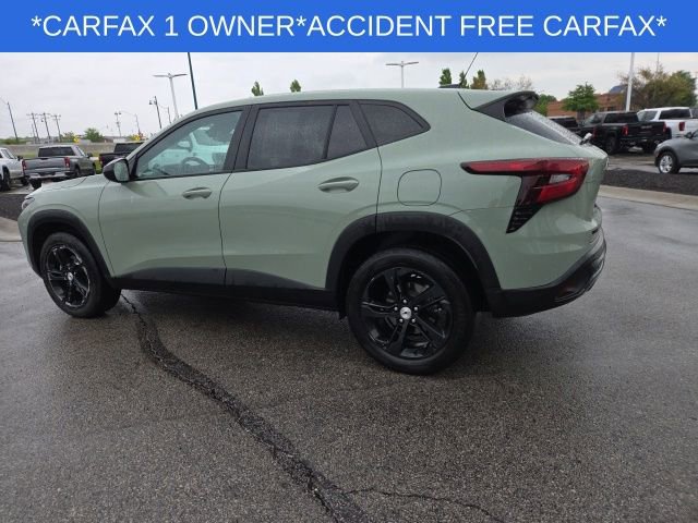 Used 2024 Chevrolet Trax RS w/ Sunroof Package FWD image 14