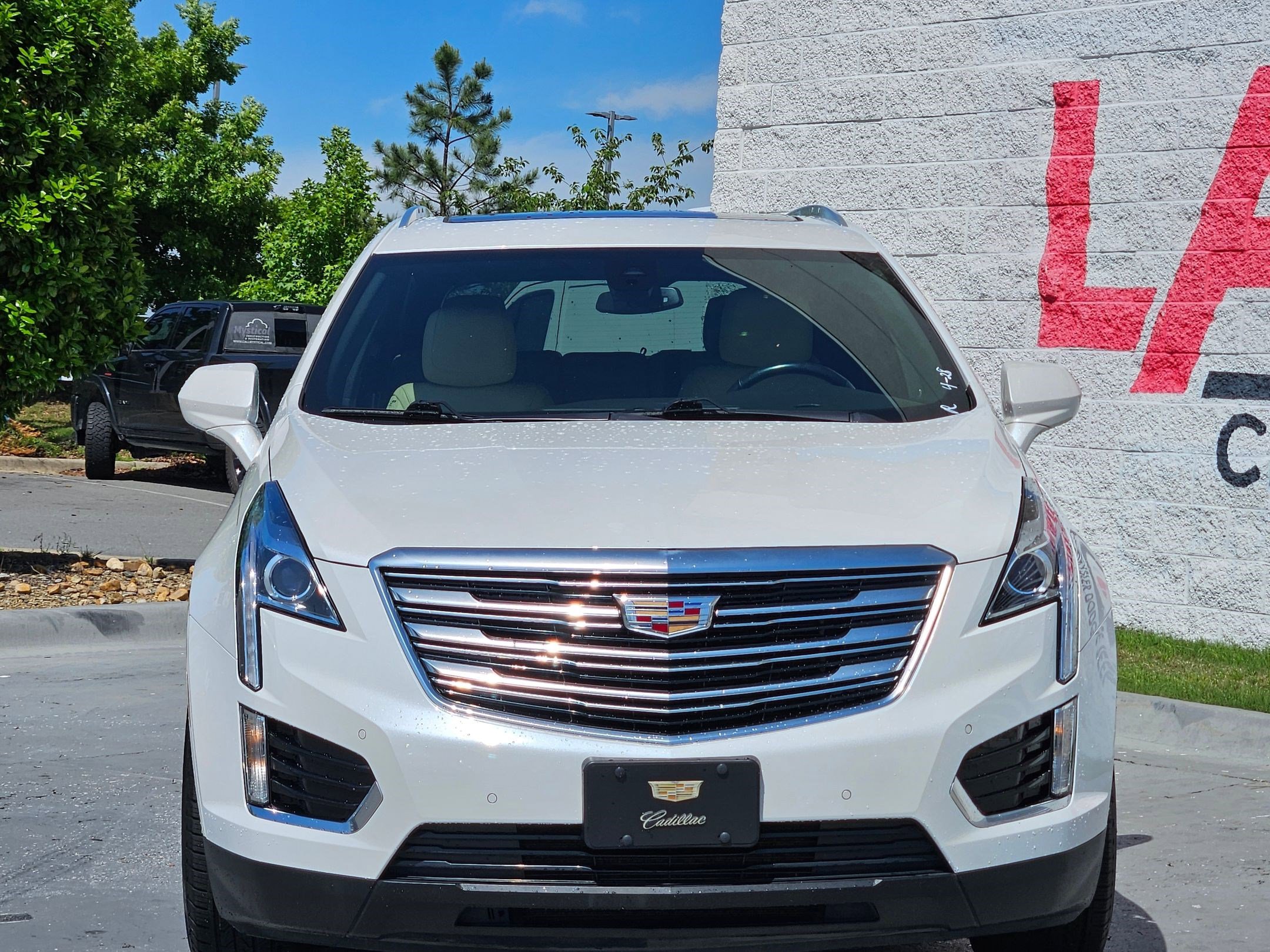 Used 2019 Cadillac XT5 Luxury FWD image 2