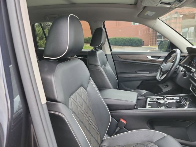 Used 2024 Volkswagen Atlas SEL Premium R-Line image 27