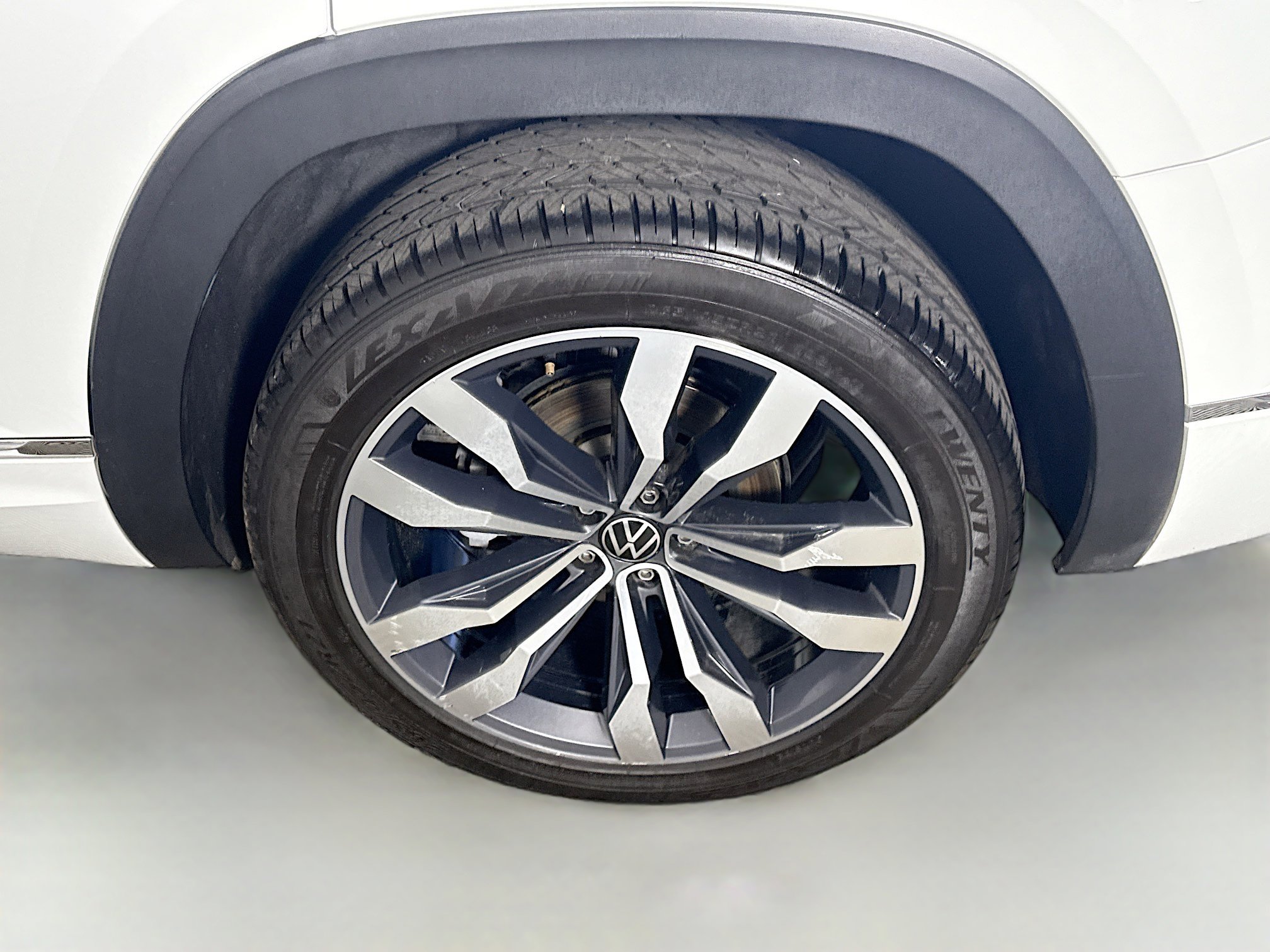 Used 2021 Volkswagen Atlas SEL R-Line image 37