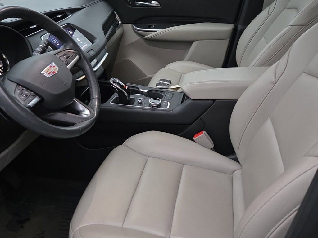 Used 2020 Cadillac XT4 Premium Luxury w/ Cold Weather Package AWD/4WD image 7