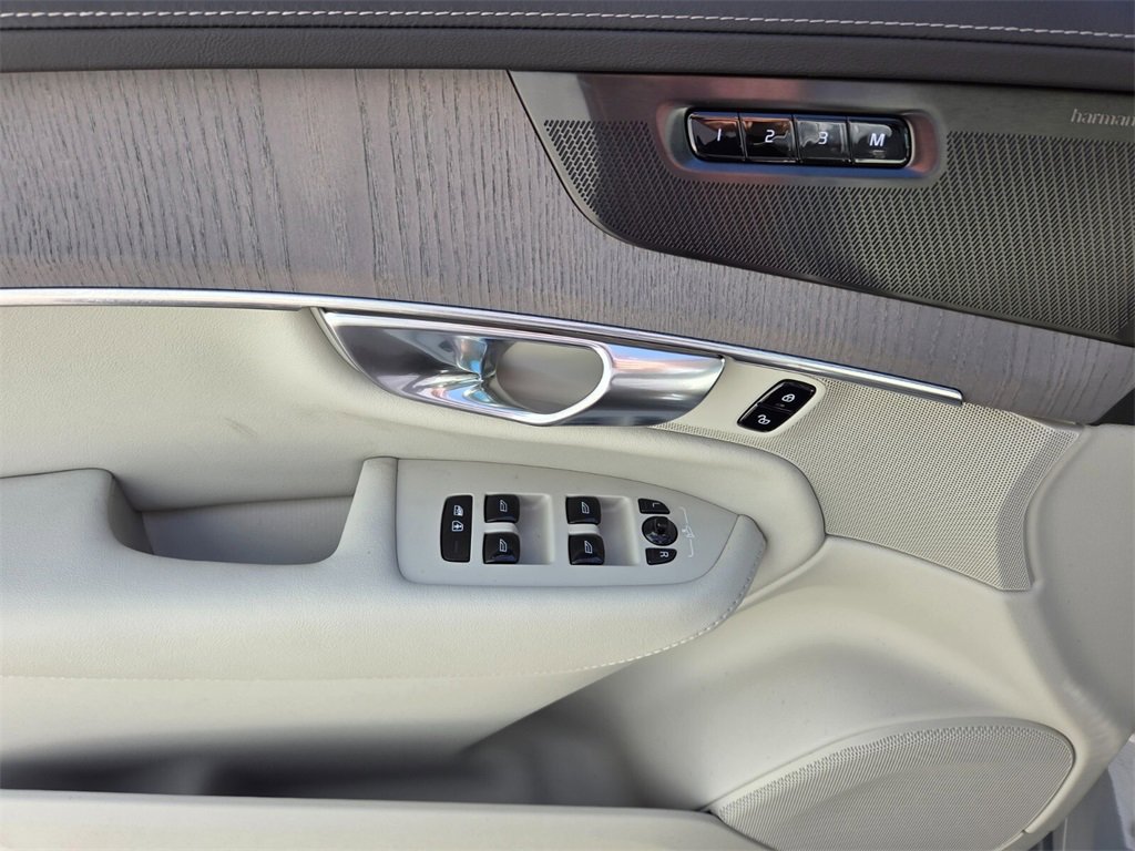 New 2026 Volvo XC90 B6 Ultra image 22