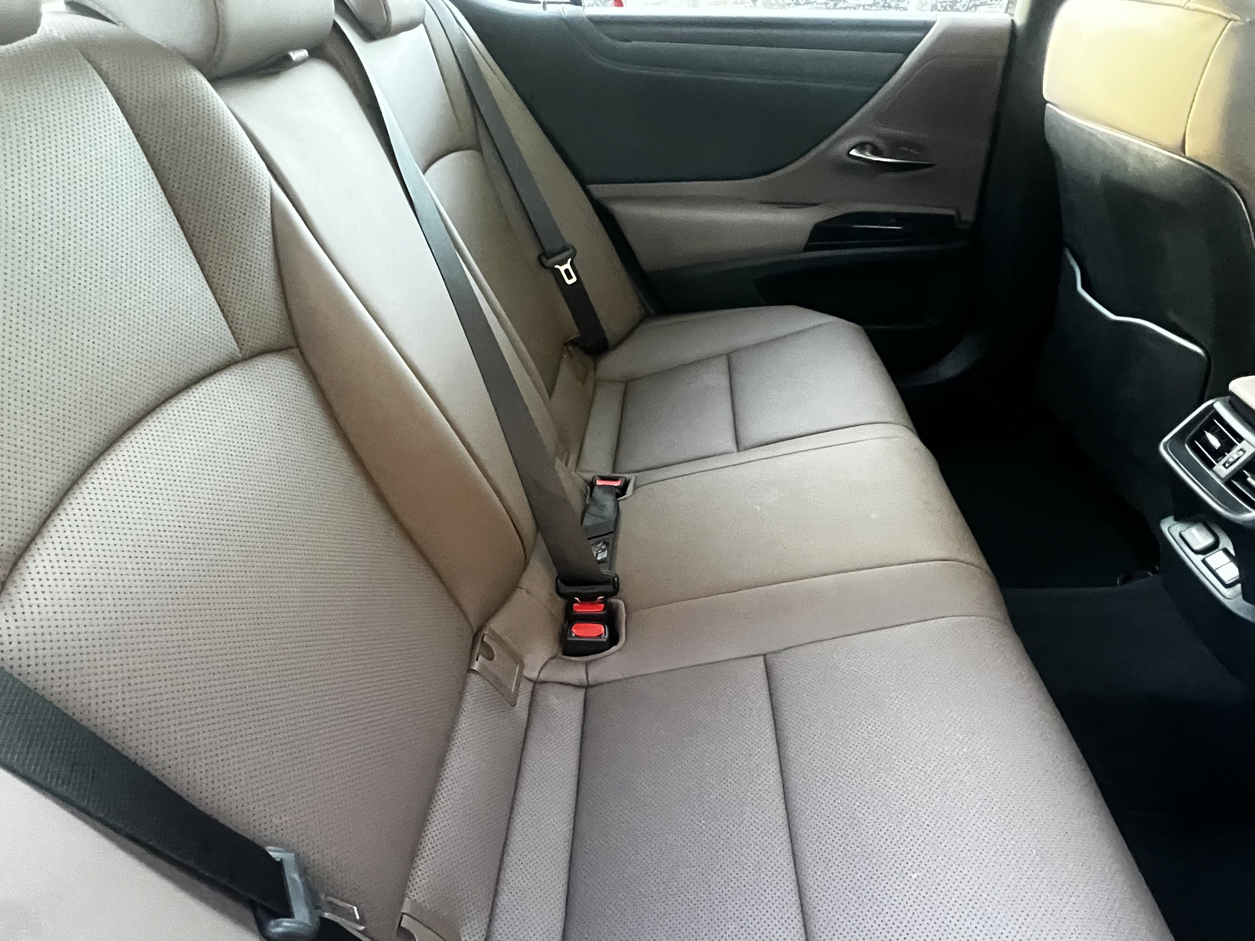 Used 2025 Lexus ES 300h w/ Premium Package image 40