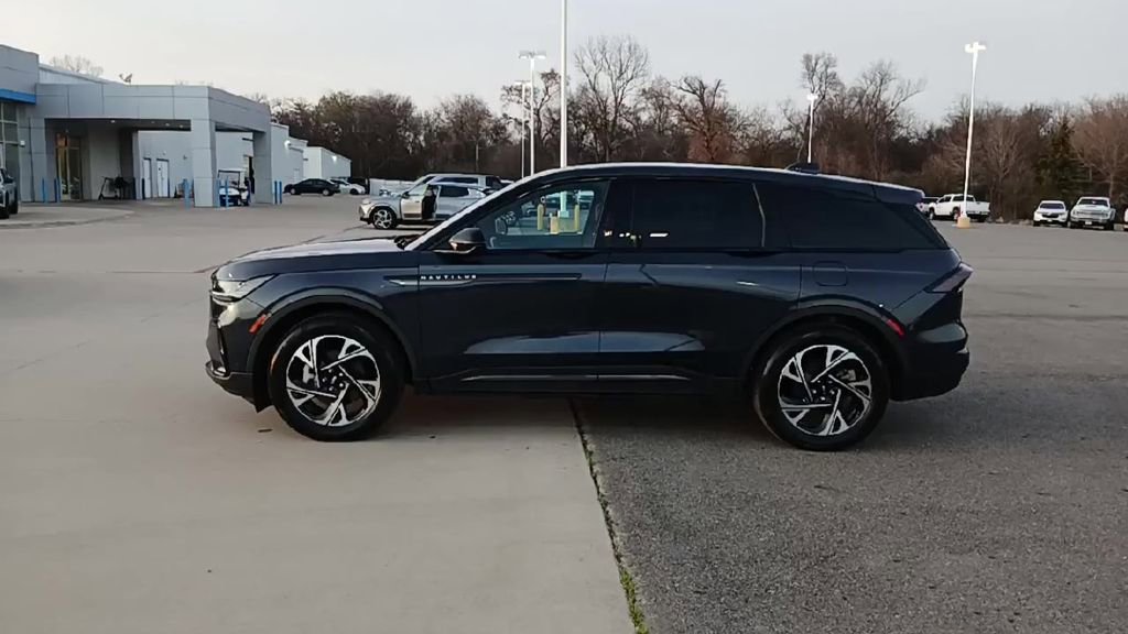 Used 2024 Lincoln Nautilus Premier w/ Jet Appearance Package image 5