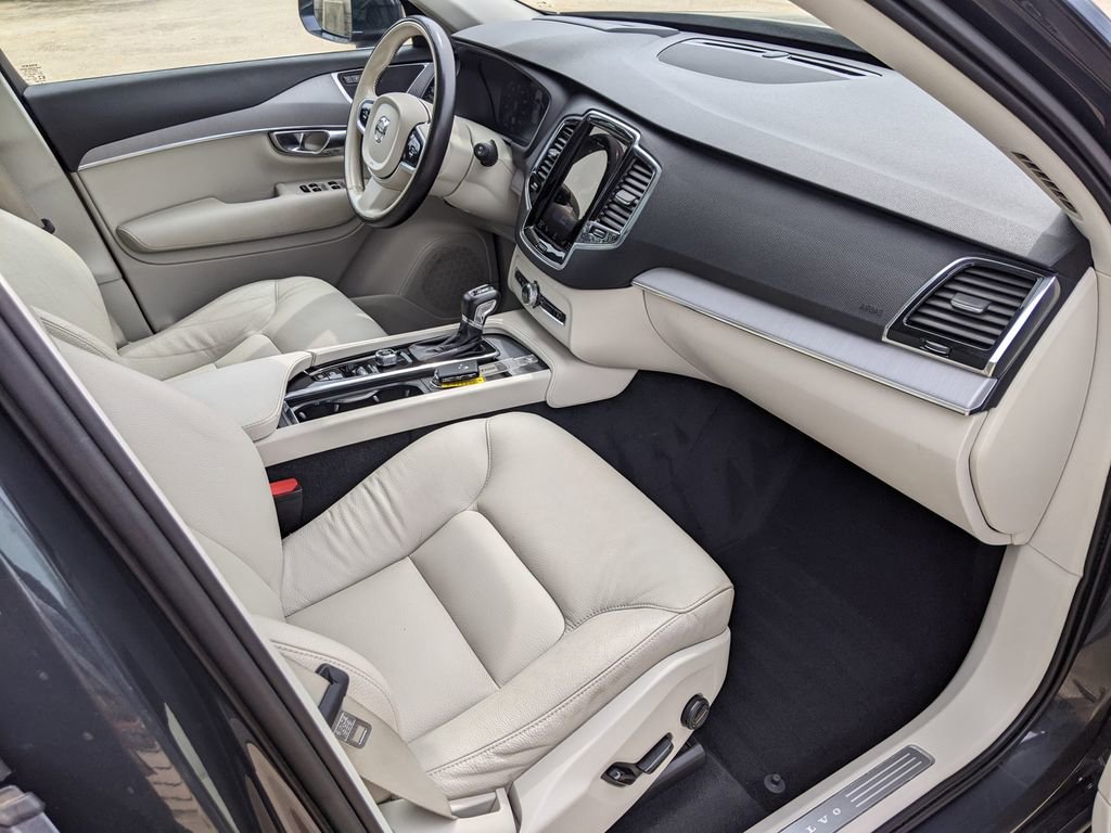 Used 2021 Volvo XC90 T5 Momentum w/ Advanced Package image 22