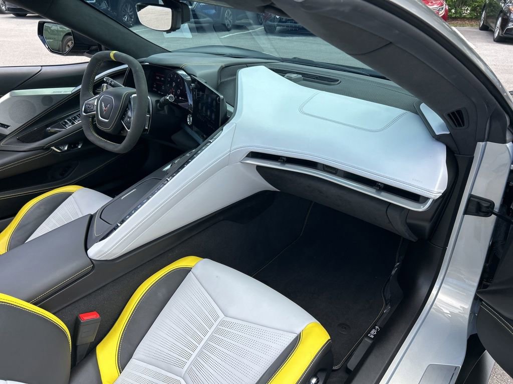 Used 2021 Chevrolet Corvette Stingray Premium Conv w/ Z51 Performance Package image 34