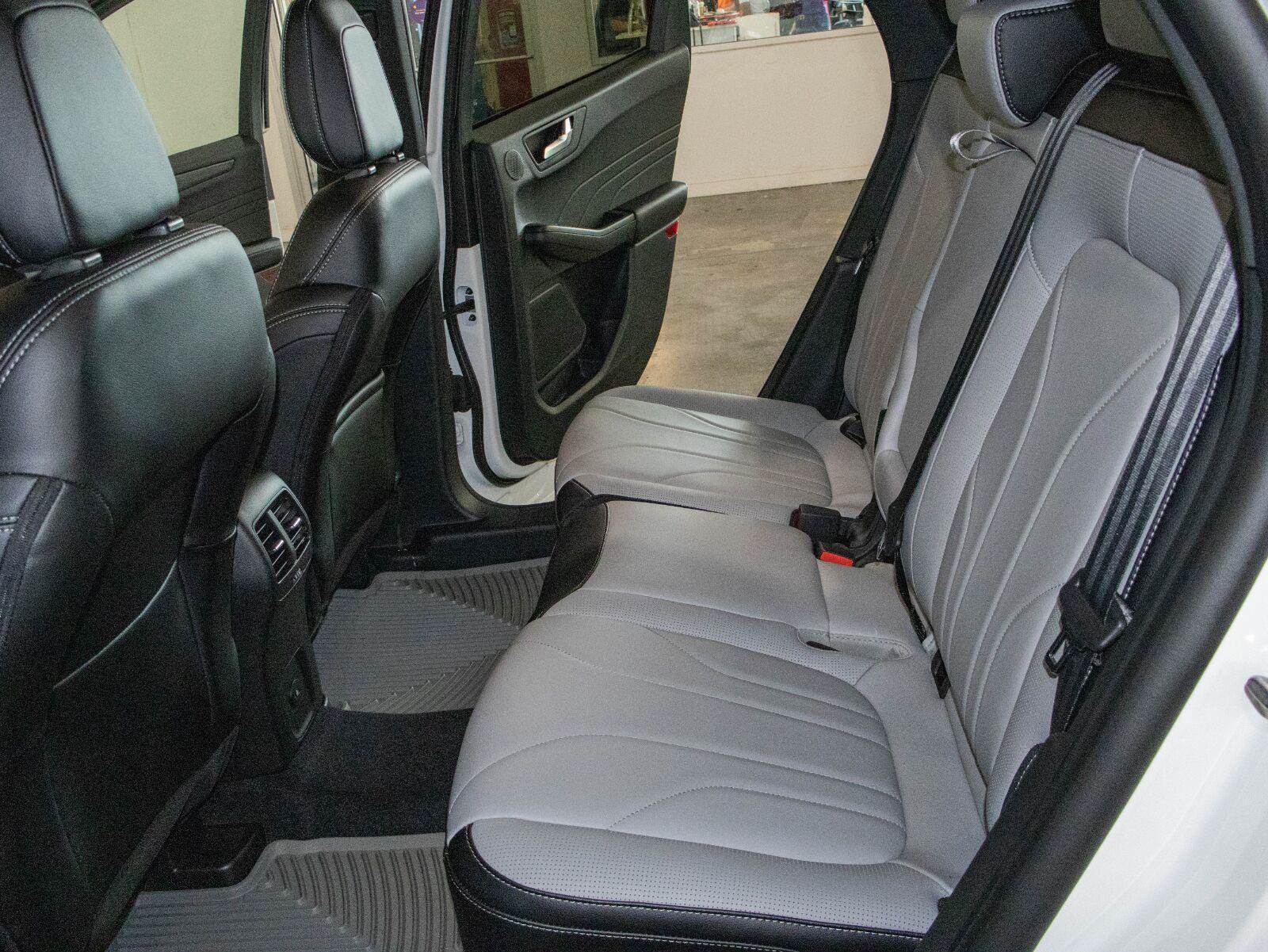 Used 2026 Ford Escape Platinum w/ Premium Technology Package AWD/4WD image 14