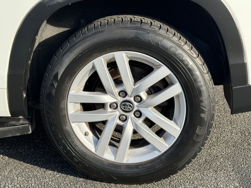 Used 2016 Toyota Highlander LE image 14