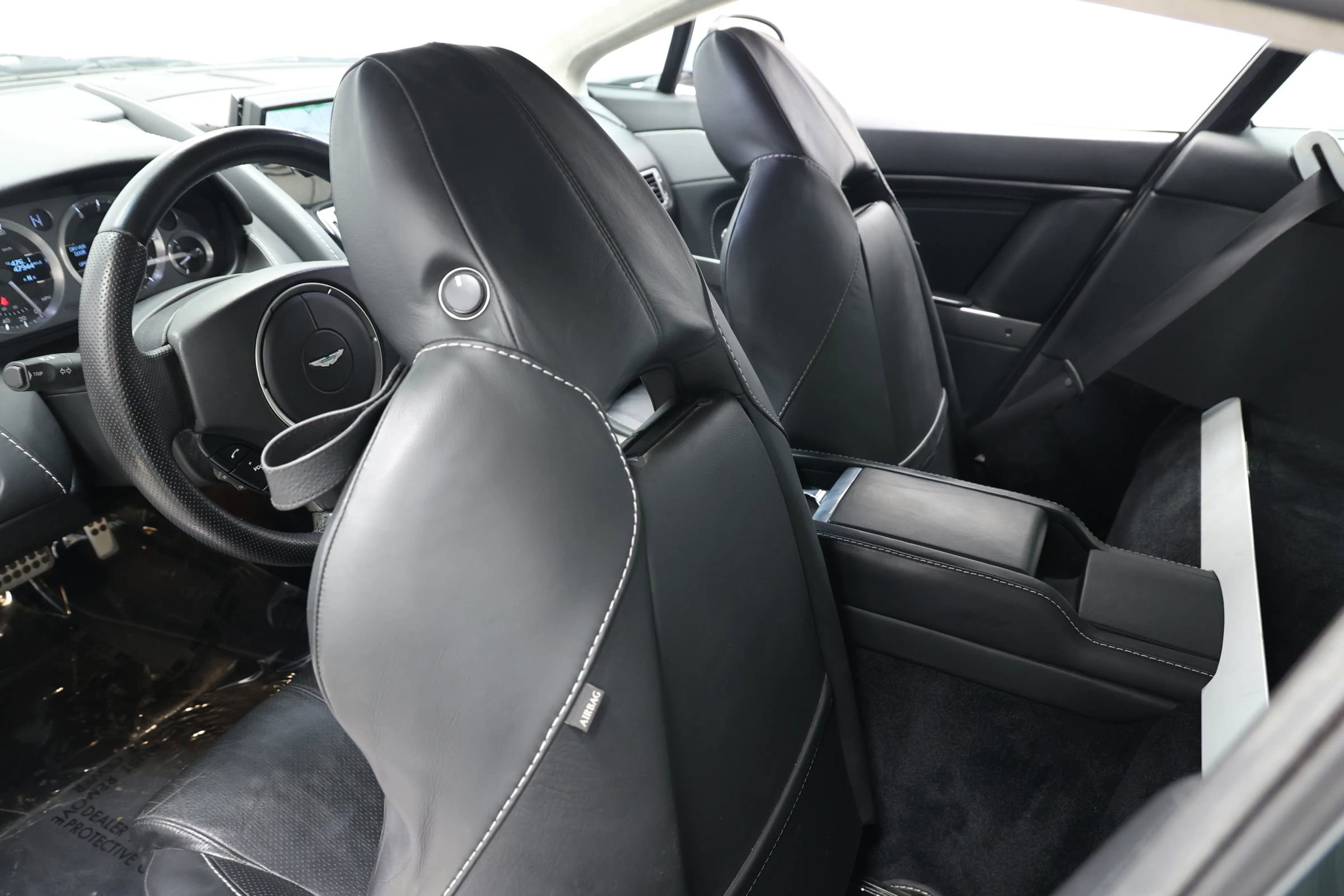 Used 2011 Aston Martin V8 Vantage Coupe image 40