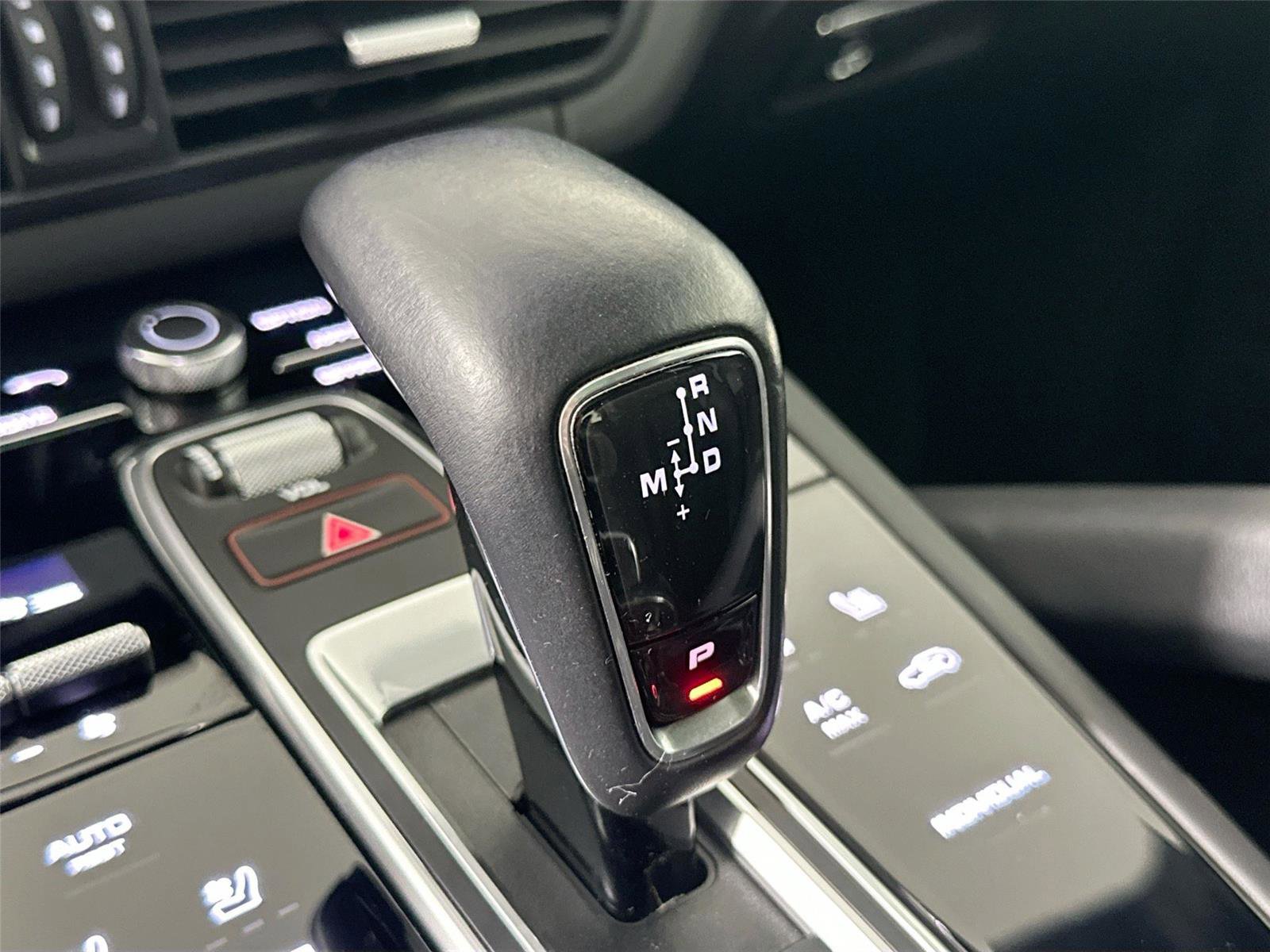 Certified 2022 Porsche Cayenne Turbo AWD/4WD image 34