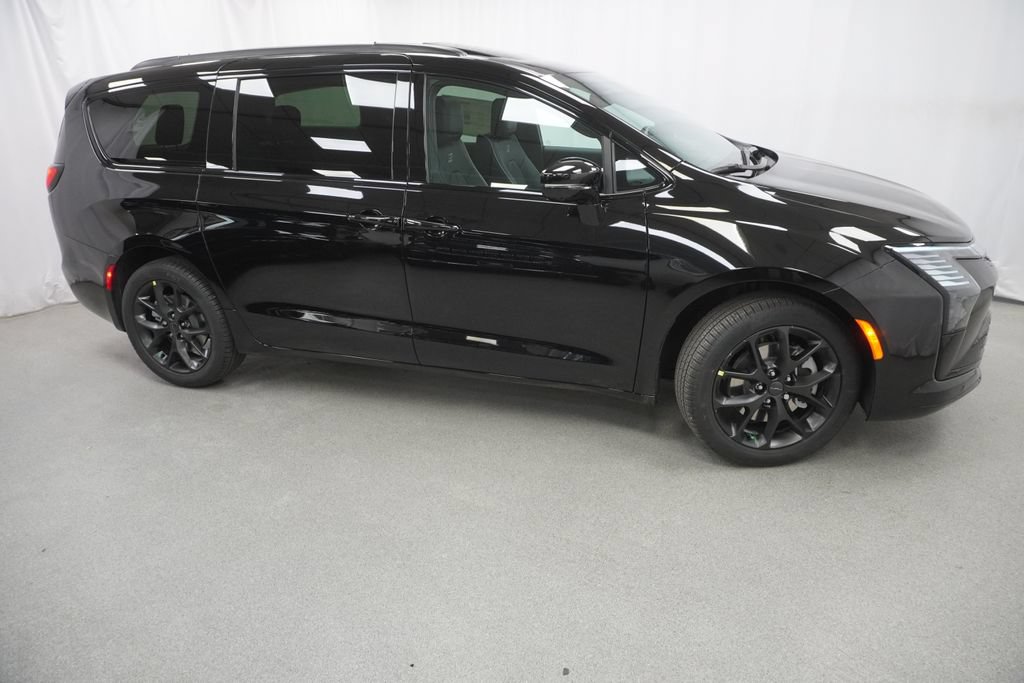 New 2027 Chrysler Pacifica Limited AWD/4WD image 9