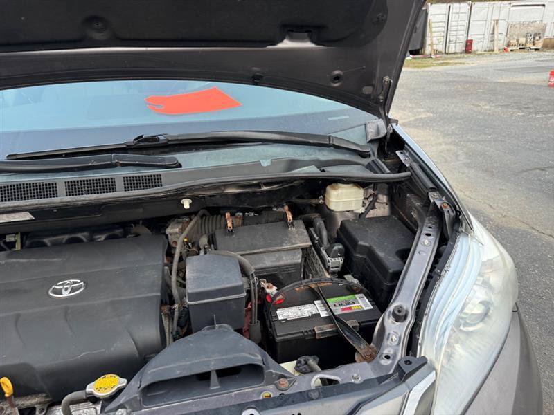 Used 2011 Toyota Sienna XLE AWD/4WD image 39