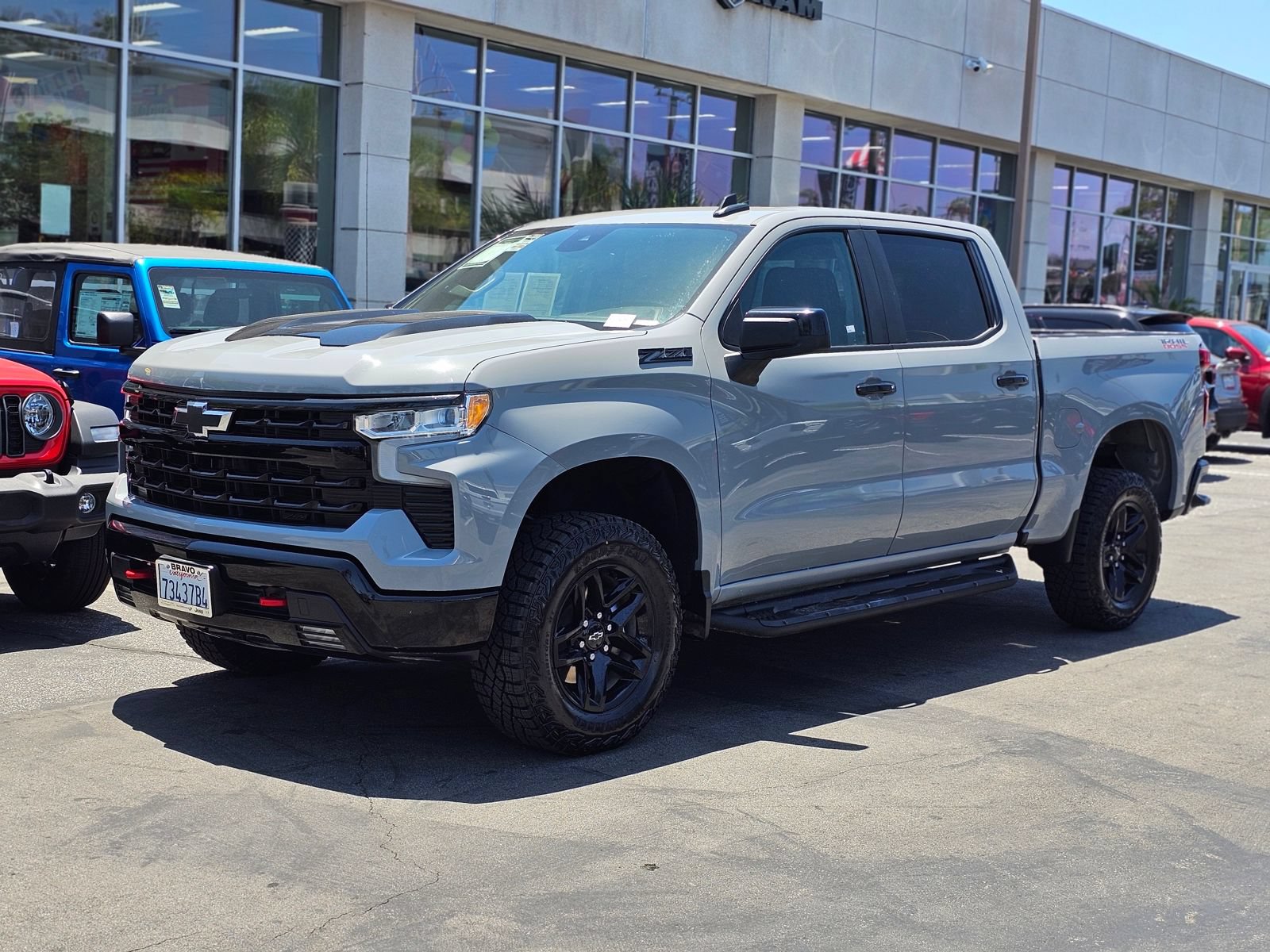 Used 2024 Chevrolet Silverado 1500 LT Trail Boss w/ LPO, Dark Essentials Package AWD/4WD image 3