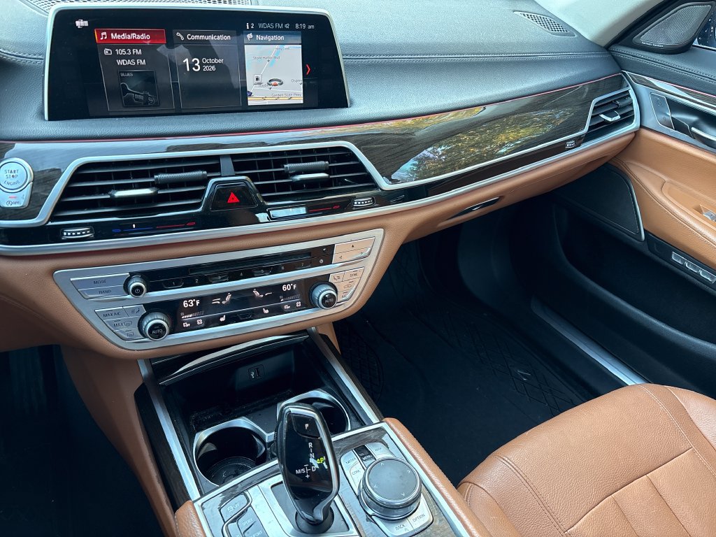 Used 2018 BMW 740i xDrive AWD/4WD image 11