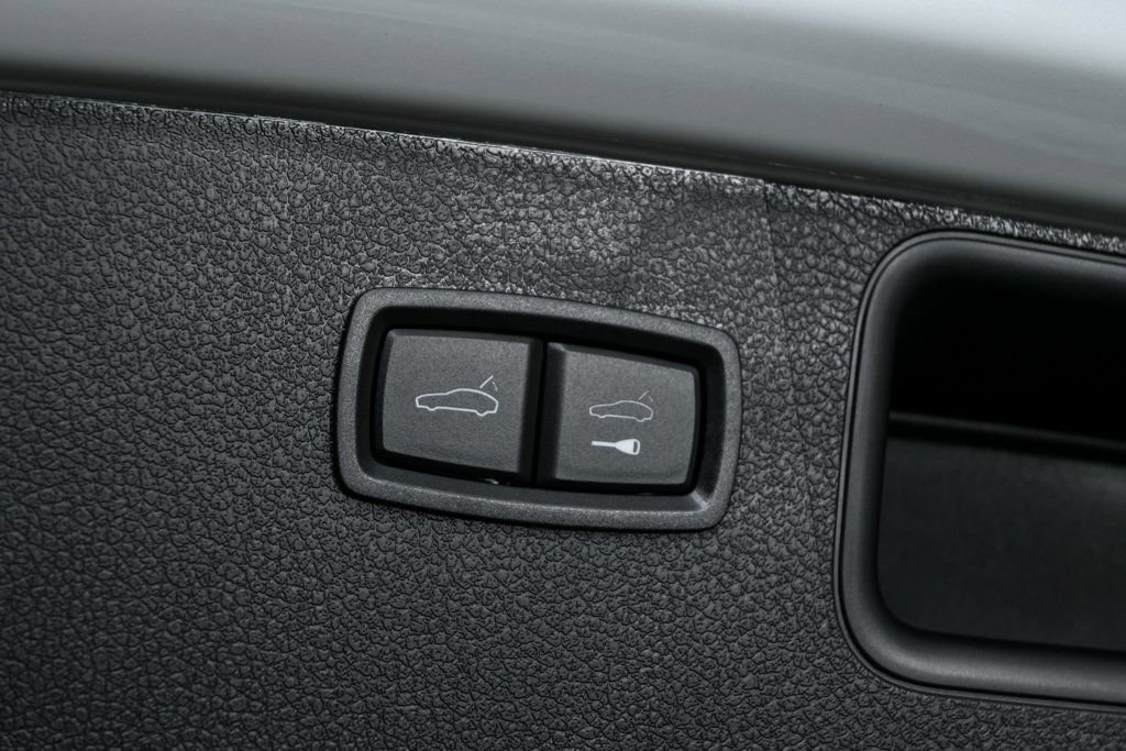 New 2026 Porsche Macan image 32