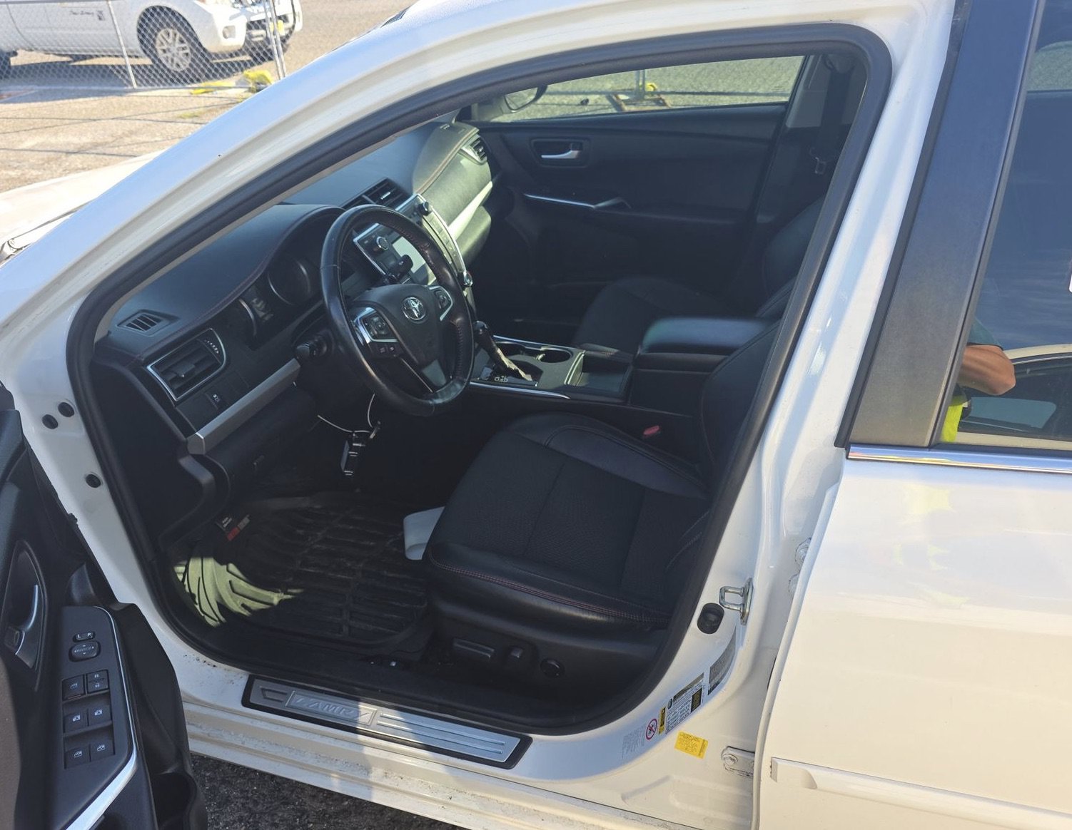 Used 2017 Toyota Camry SE FWD image 6